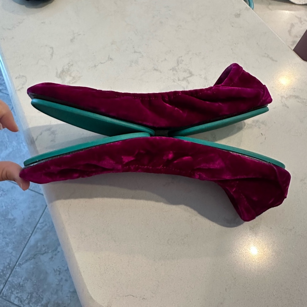 VGUC Tieks Tyrian Velvet Flats - Picture 3 of 11